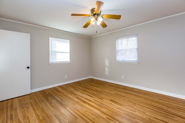 Building Photo - 7204 Marguerite Ln