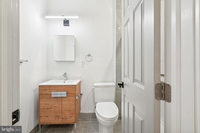 Building Photo - 2039 N Front St