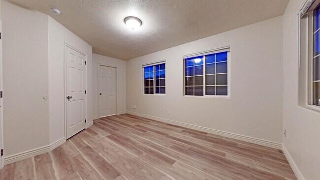 Building Photo - 293 E Cobblecreek Dr