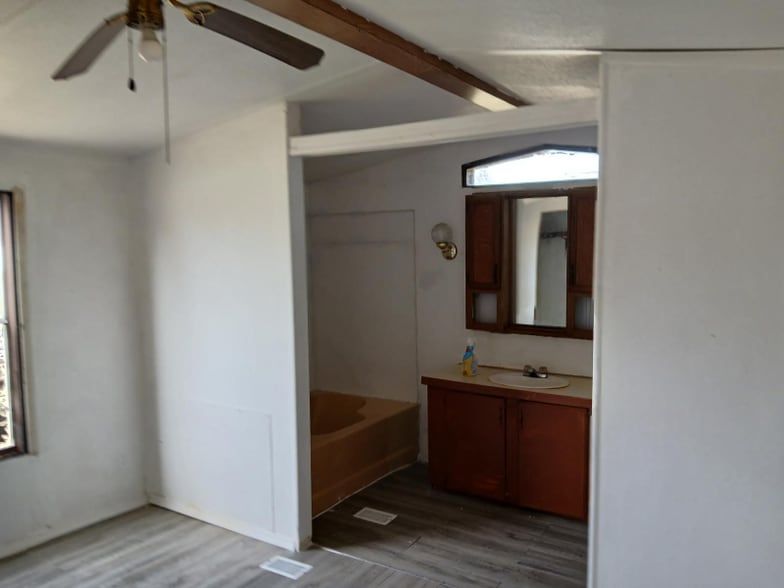 Building Photo - 1205 N State St