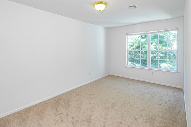 Building Photo - 50 Grant Way