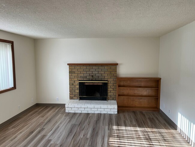 Building Photo - 2 Bedroom in Bethel-Danebo Area