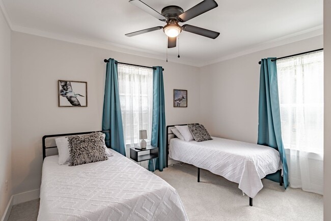 Building Photo - Stylish 3 Bedroom Mid Term Bungalow near N...