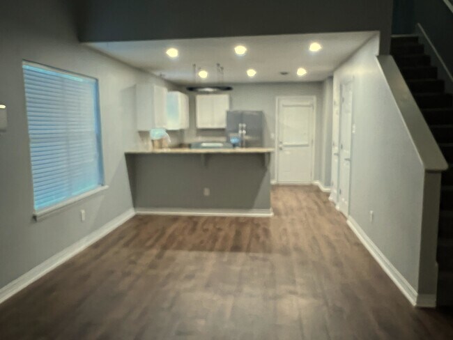 Building Photo - 68 Summer Oaks Dr