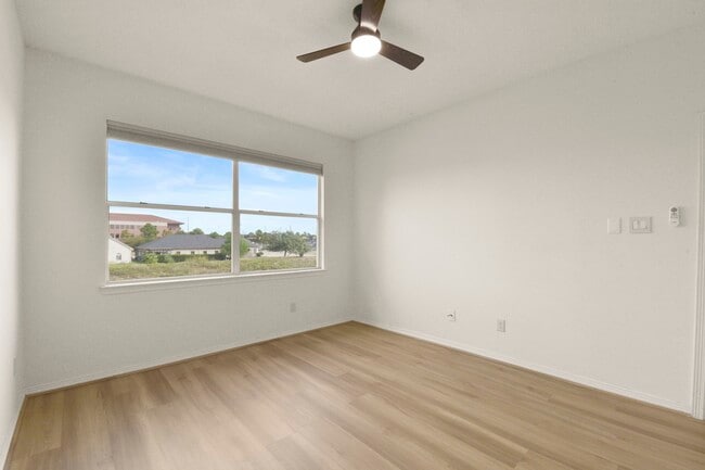 Building Photo - 20910 Sun Creek Dr