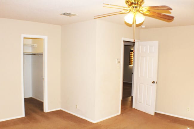 Building Photo - Lovely rental home near UTSA and USAA. Rea...