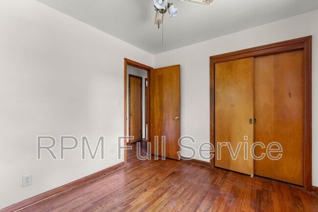 Building Photo - 570 Carol Dr