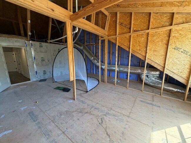 Building Photo - End Unit 3 Bedroom Townhome in Auburn