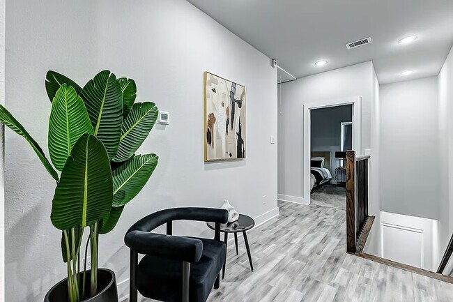 Building Photo - 4677 Bellfort Ave