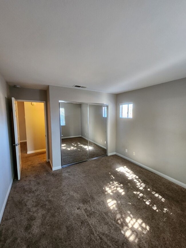 Building Photo - 1 Bedroom Upper Unit In Rancho San Diego