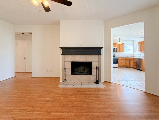 Building Photo - 3 Bedroom, 2 Bath Home in Crowley on Corner Lot