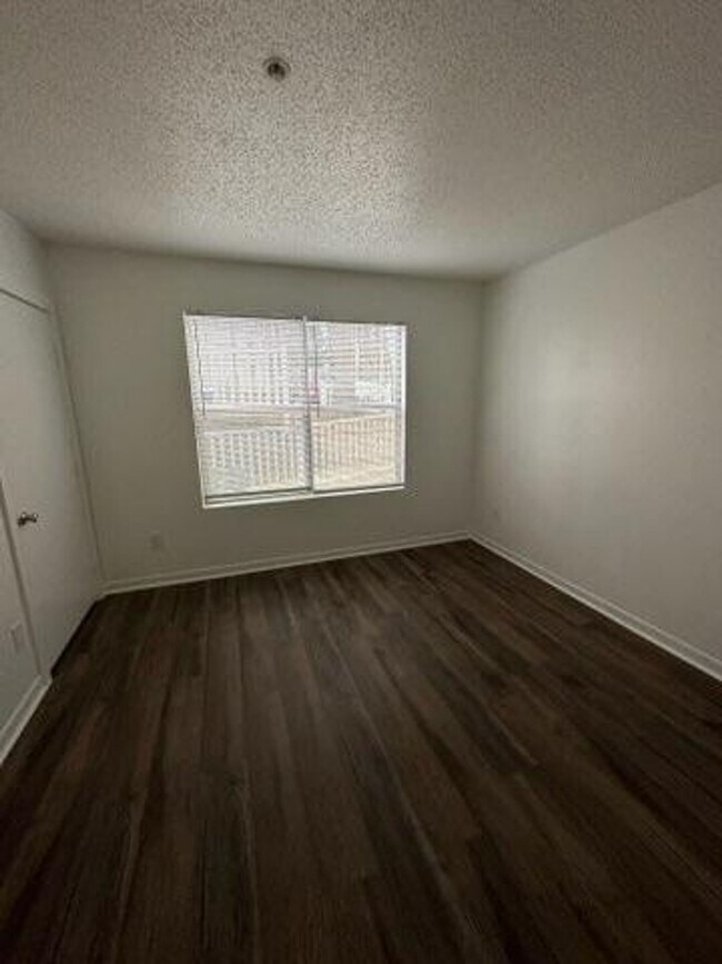 Building Photo - Two Bedroom Apartment