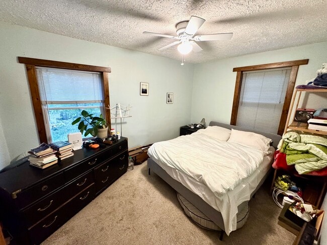 Building Photo - 103 Luton Ave SE