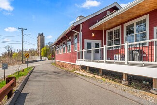Building Photo - 240 Meadow Rd