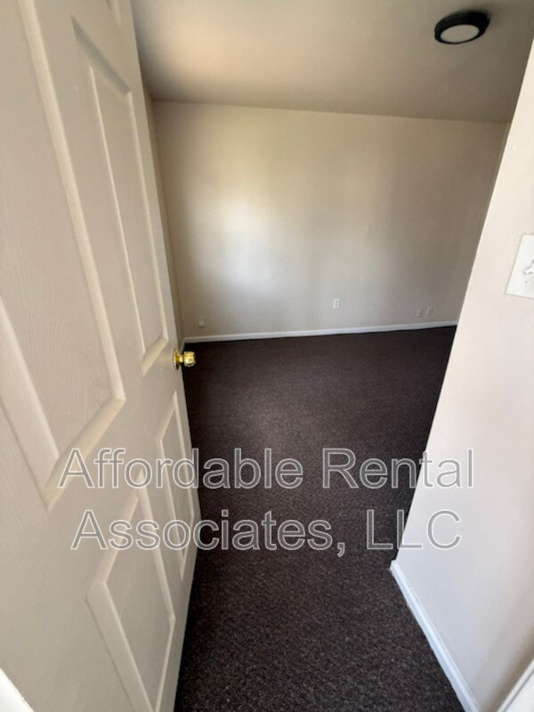 Building Photo - 1425 S 11th St