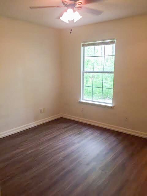 Building Photo - 1000 N Red St