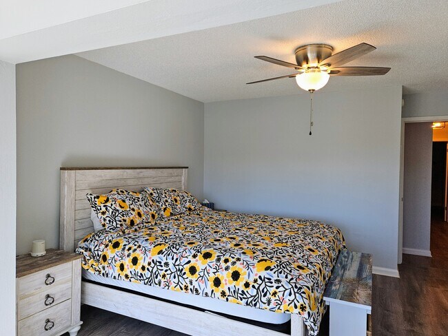 Building Photo - 255 Capri Cir N