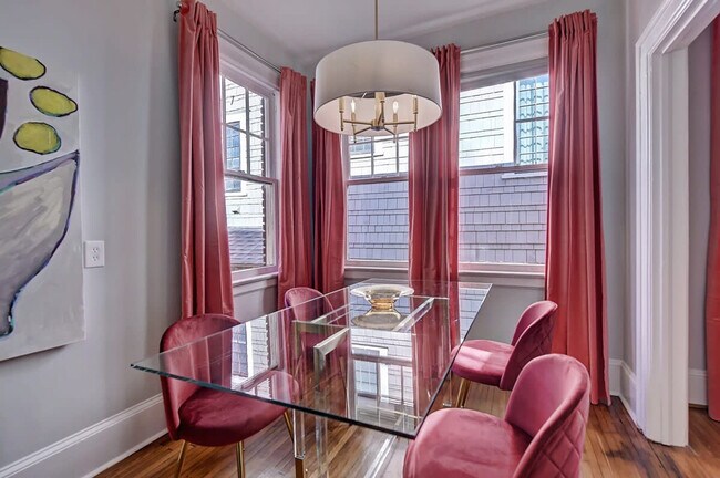 Building Photo - 518 Lamar Ave