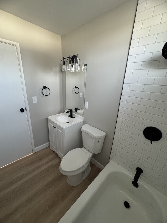 Building Photo - 580 Edgewood Dr