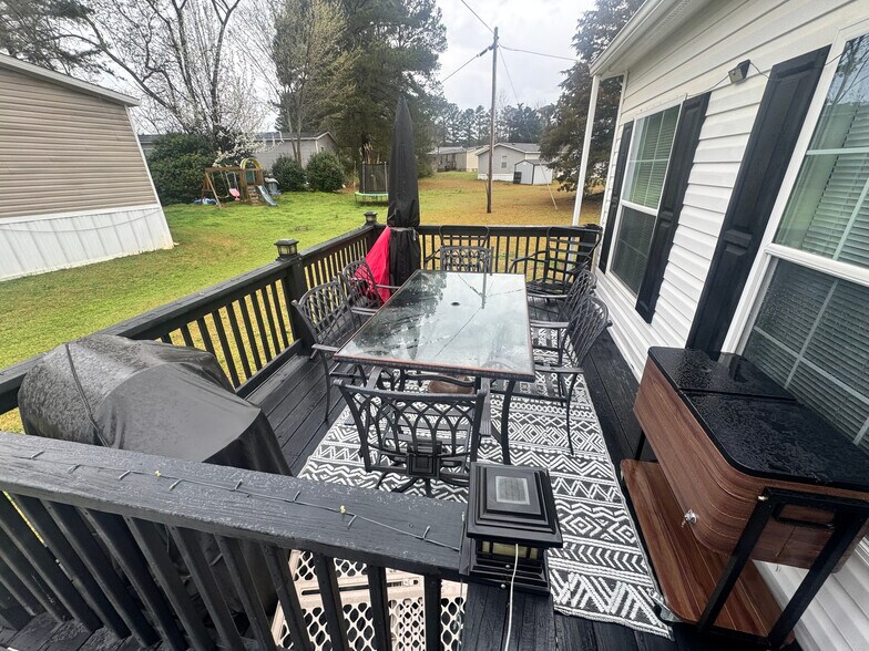 Building Photo - Room in House on Robin Ln