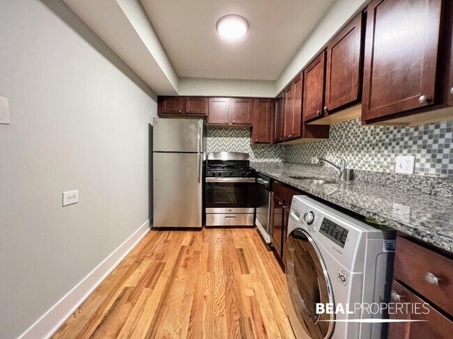 Building Photo - 1 bedroom in HIGHLAND PARK IL 60035