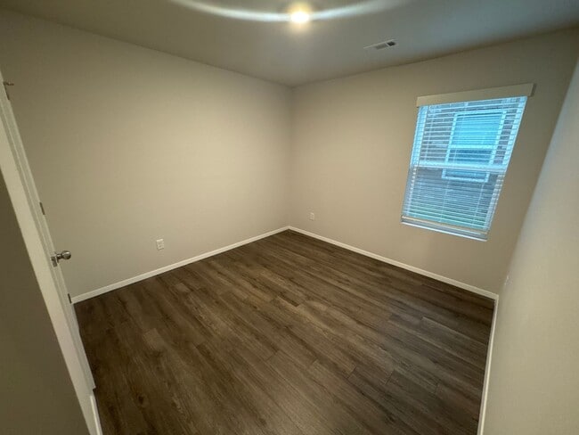 Building Photo - *Pre-leasing* NEWER Four Bedroom | Two Bath in Springdale!
