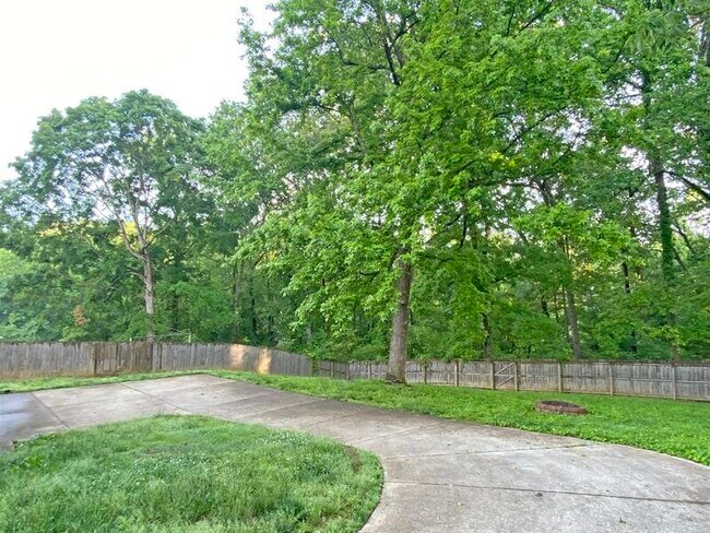 Building Photo - 403 Corinne Cir