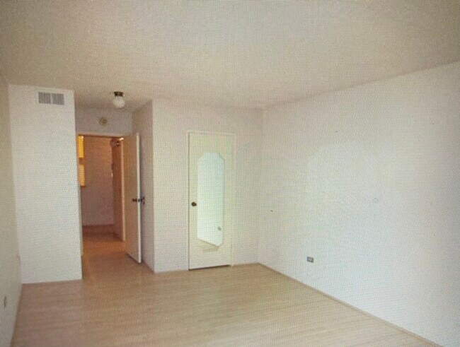 Bedroom - 421 S La Fayette Park Pl