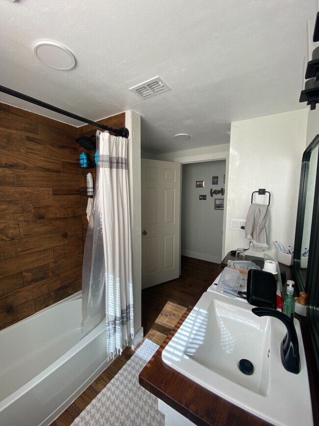 Building Photo - 1011 Green Rd