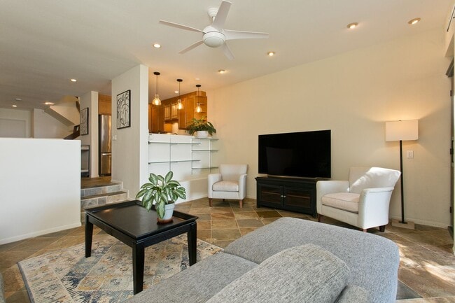 Building Photo - 117C Maunalua Ave