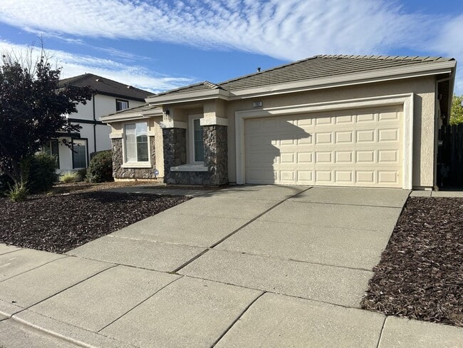 Building Photo - Gorgeous 3 Bedroom, 2 Bath Home in America...