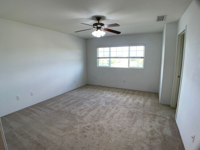 Building Photo - 3 bedrooms with A/C & 2 car garage in Ewa Beach (Spinnaker Place Townhome)! First showing is 12/1...