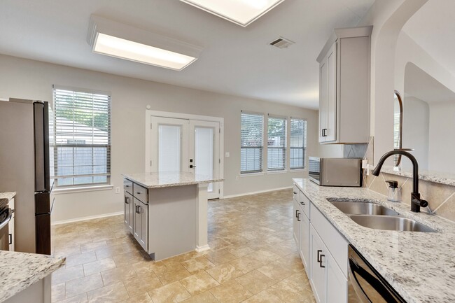 Building Photo - 6305 Roseborough Dr