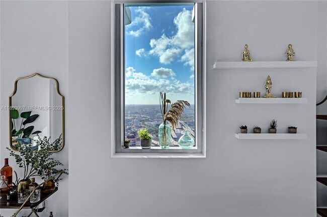 Building Photo - 900 Biscayne Blvd