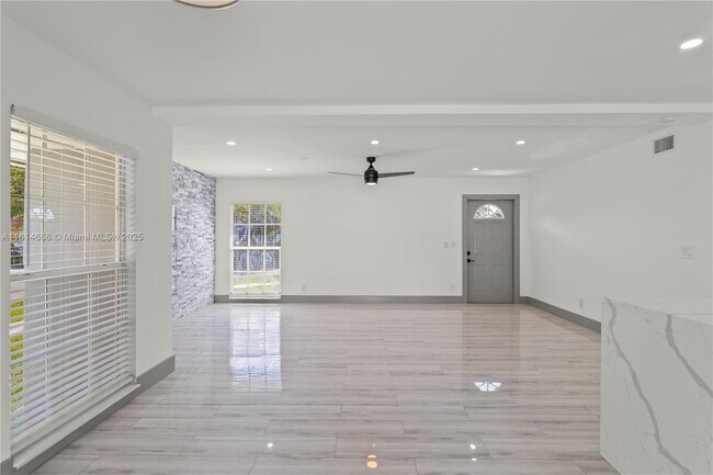 Building Photo - 7913 NW 72nd Ave