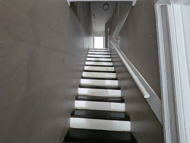 Building Photo - Newly updates 2 bedroom 1 bath for rent in...