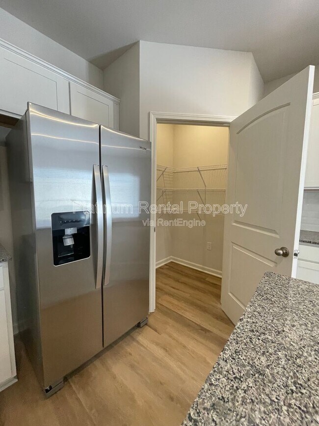 Building Photo - 56 Rustin Rdg