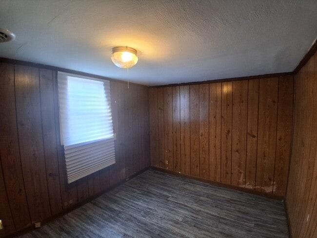 Building Photo - 903 Jewell-