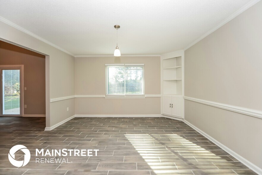 Building Photo - 141 The Esplanade Way SW