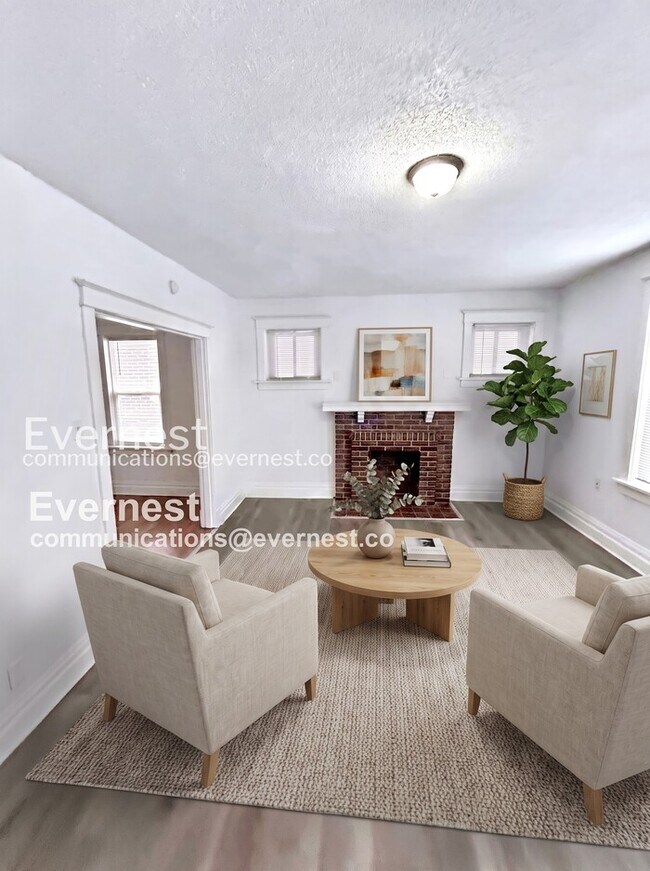 Building Photo - 2 Bed/1 Bath Townhome with Balcony / Pet-Friendly / Vouchers Accepted / Available Soon!