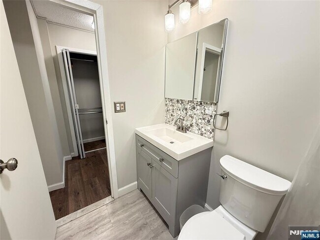 Building Photo - 160 Overlook Ave