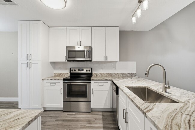 Building Photo - 3 bedroom condo