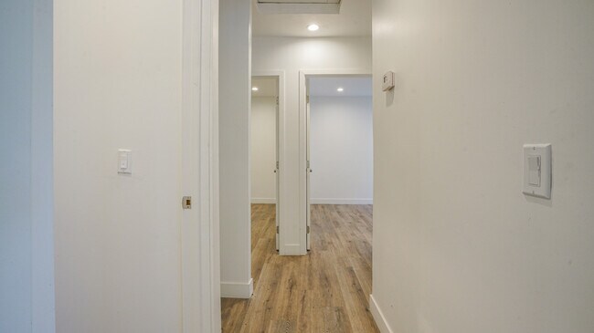 Building Photo - 6112 Saturn St