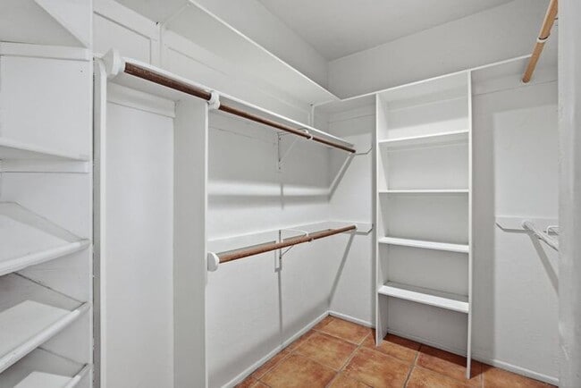 Building Photo - 770 N Lazy J Wy