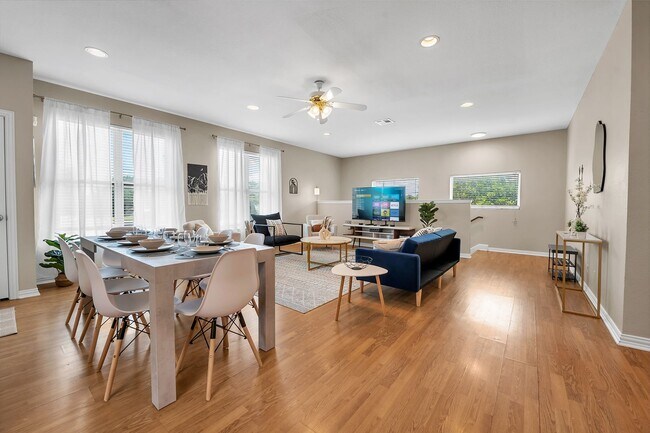 Building Photo - 1425 E James St