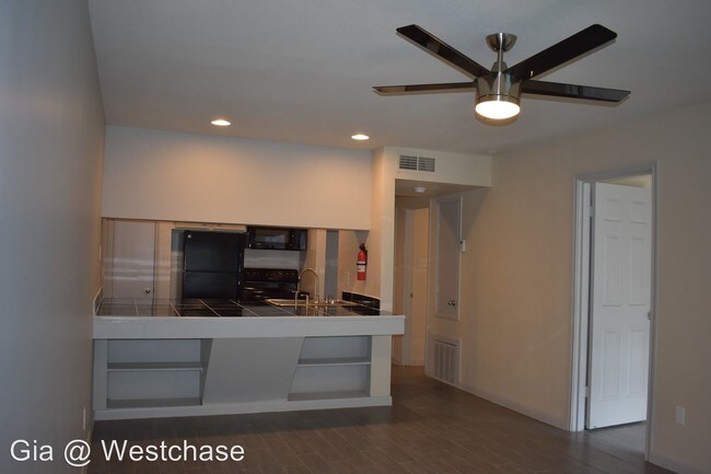 Building Photo - 1 br, 1 bath Apartment - 10010 West Park Dr.