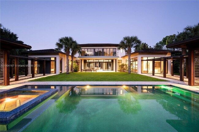 Building Photo - 9000 SW 63rd Ct