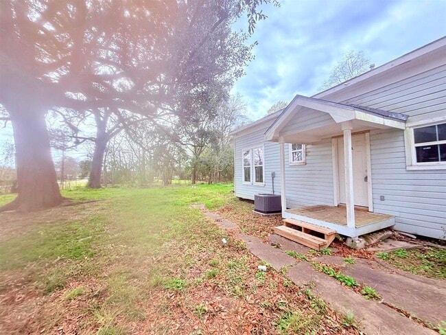 Building Photo - 2105 Laurel Ave