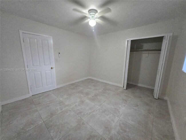 Building Photo - 4550 SW 67th Ave