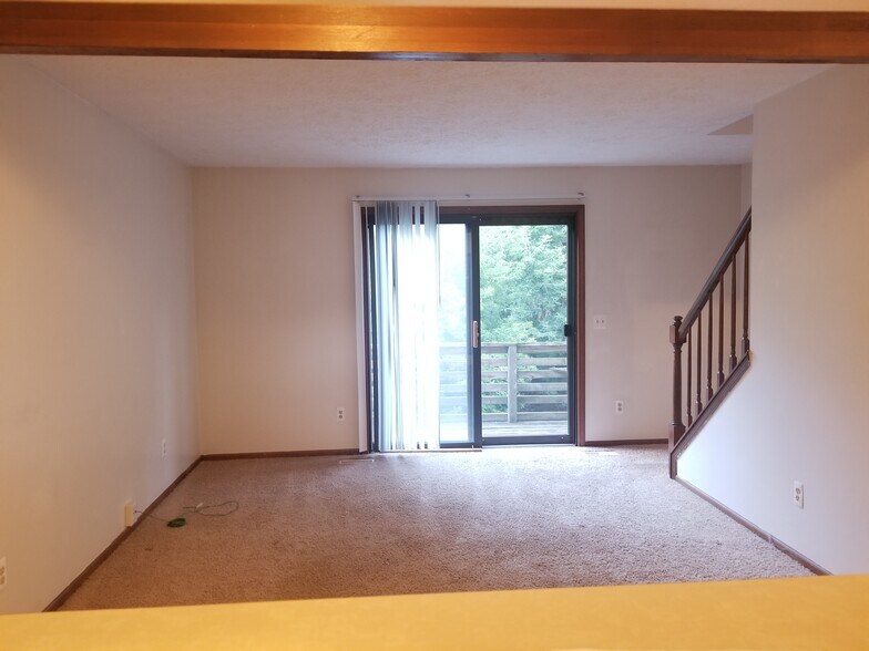 Building Photo - 1933 Hoyt Ave